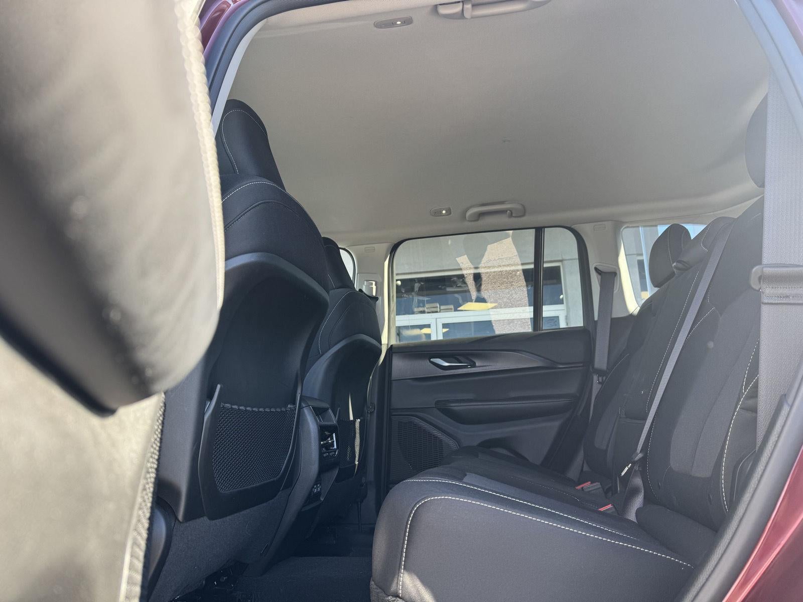 2023 Jeep Grand Cherokee Laredo 4x4