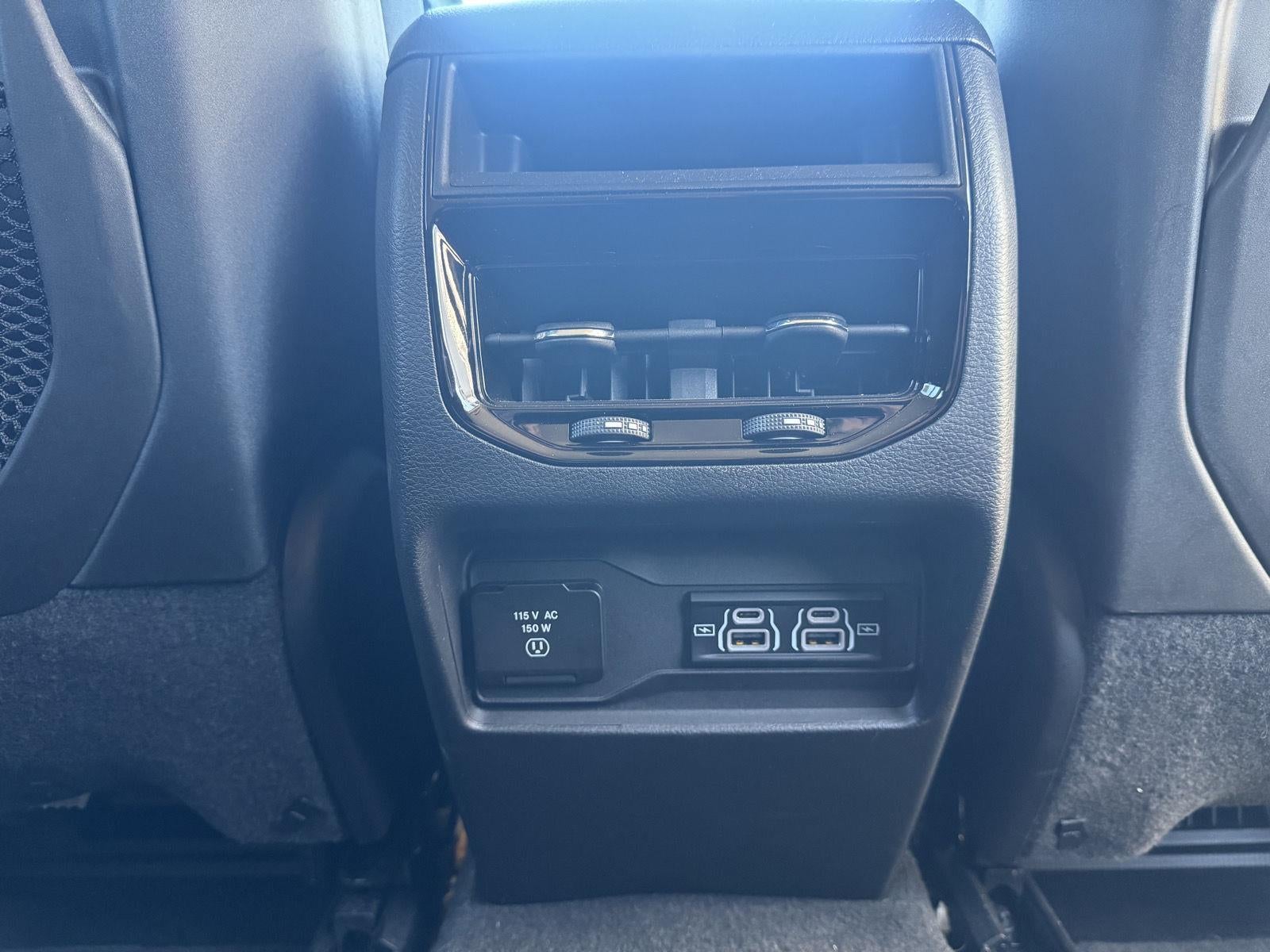 2023 Jeep Grand Cherokee Laredo 4x4