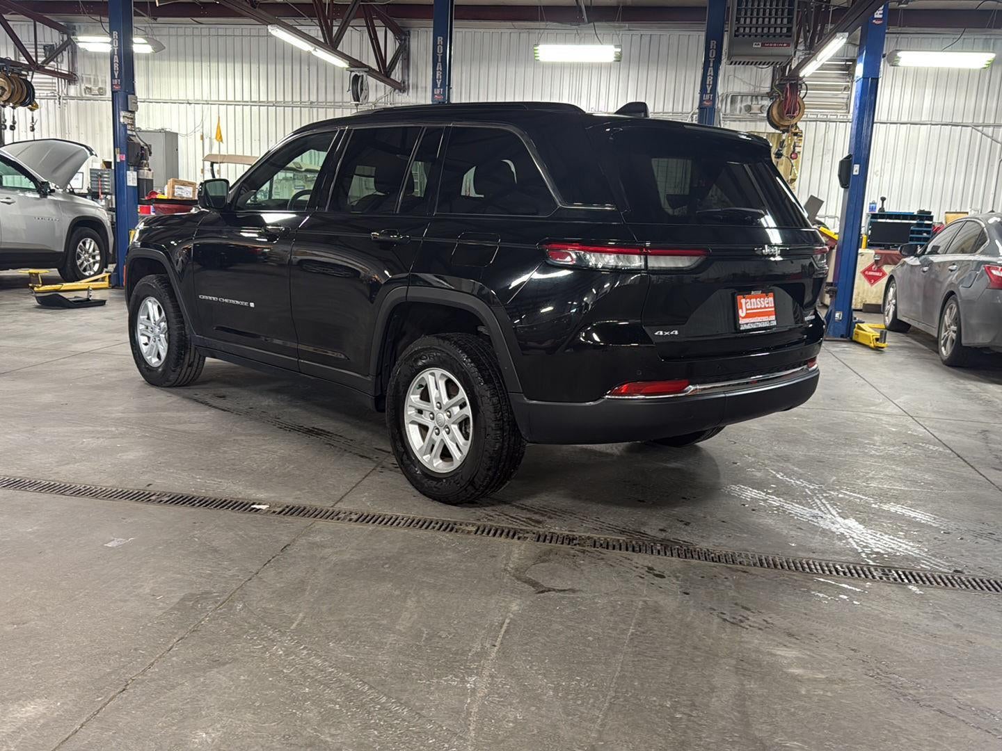 2024 Jeep Grand Cherokee Laredo 4x4