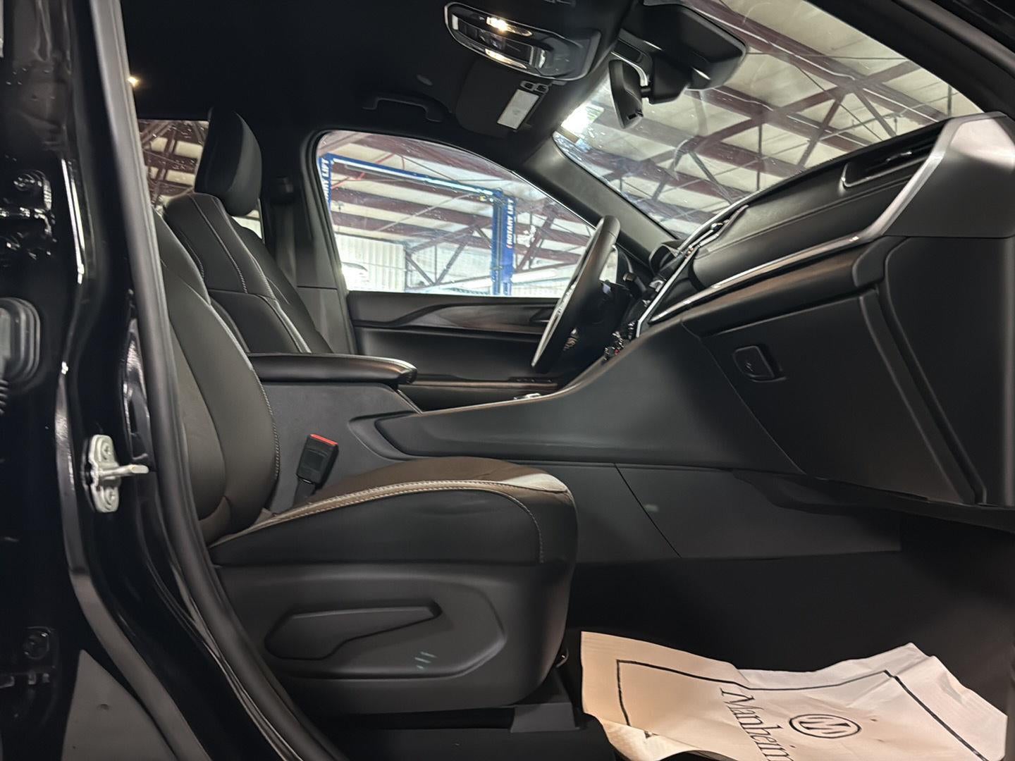 2024 Jeep Grand Cherokee Laredo 4x4