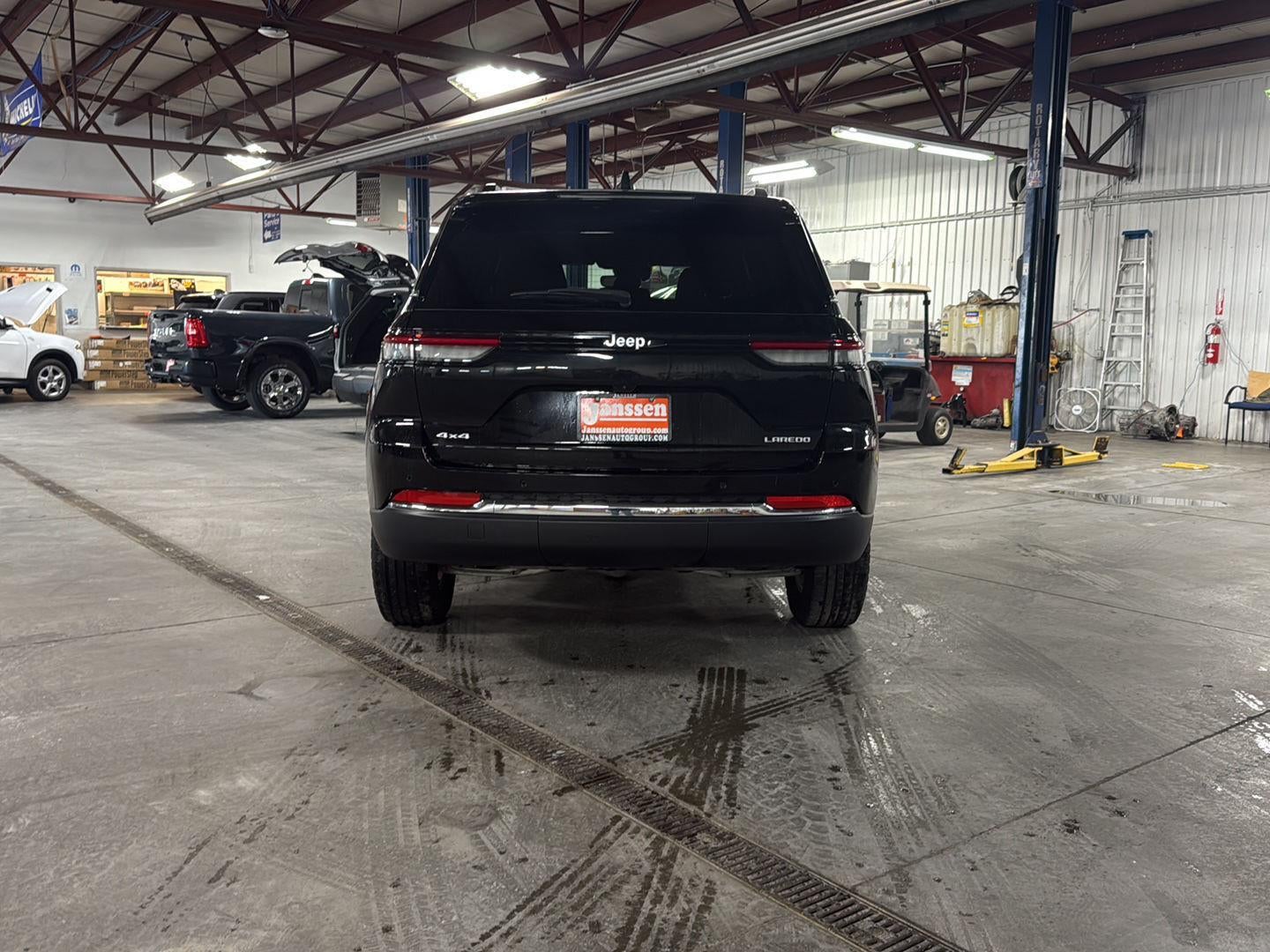 2024 Jeep Grand Cherokee Laredo 4x4