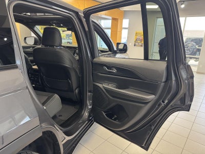 2026 Jeep Grand Cherokee GRAND CHEROKEE LAREDO X 4X4