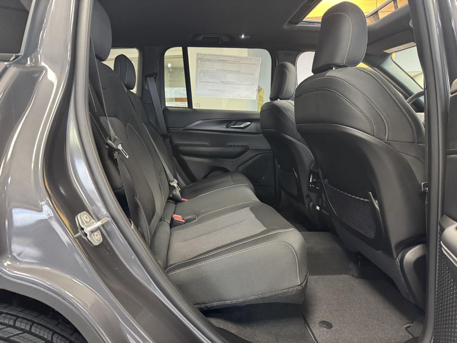 2026 Jeep Grand Cherokee GRAND CHEROKEE LAREDO X 4X4