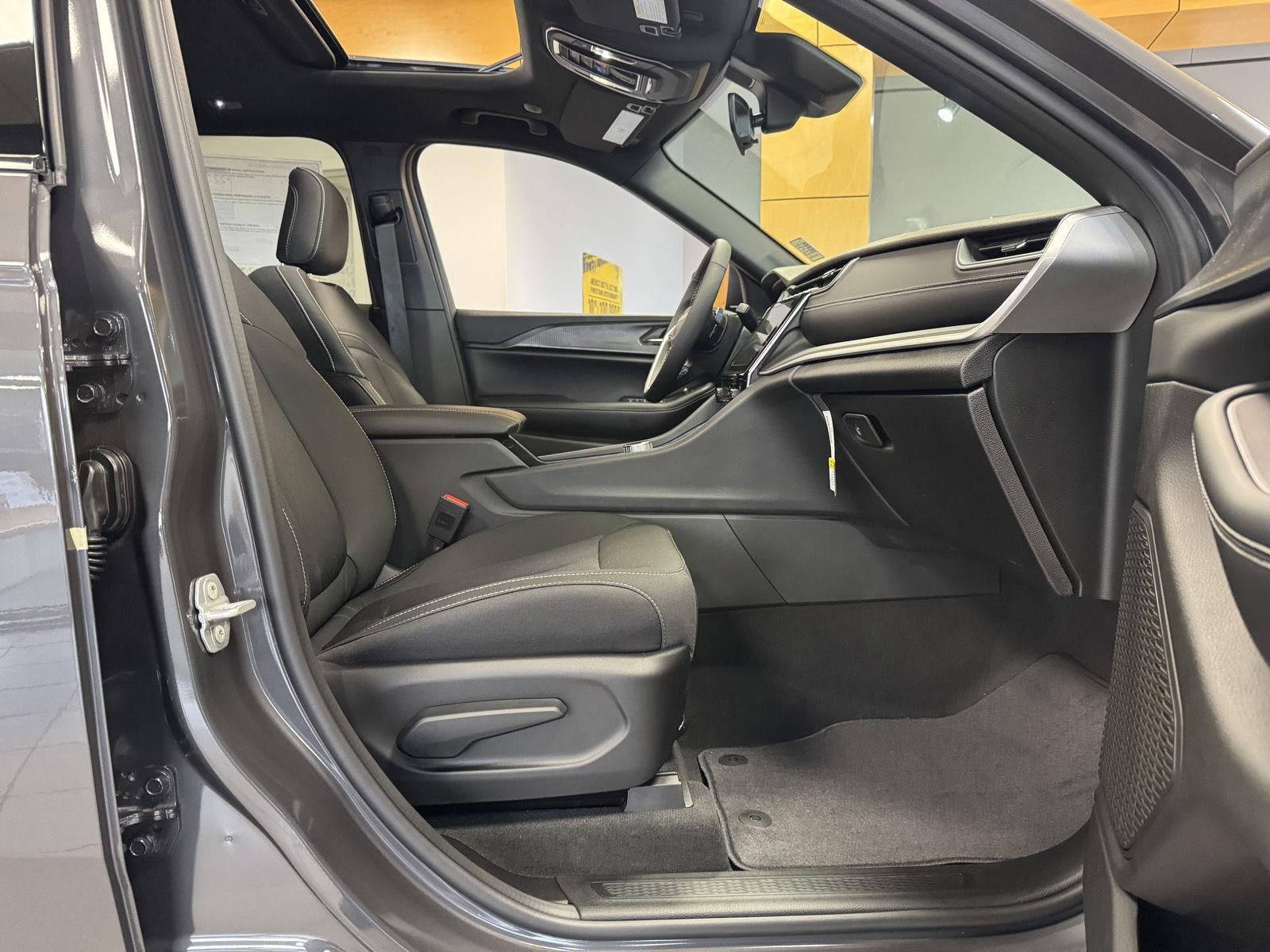 2026 Jeep Grand Cherokee GRAND CHEROKEE LAREDO X 4X4