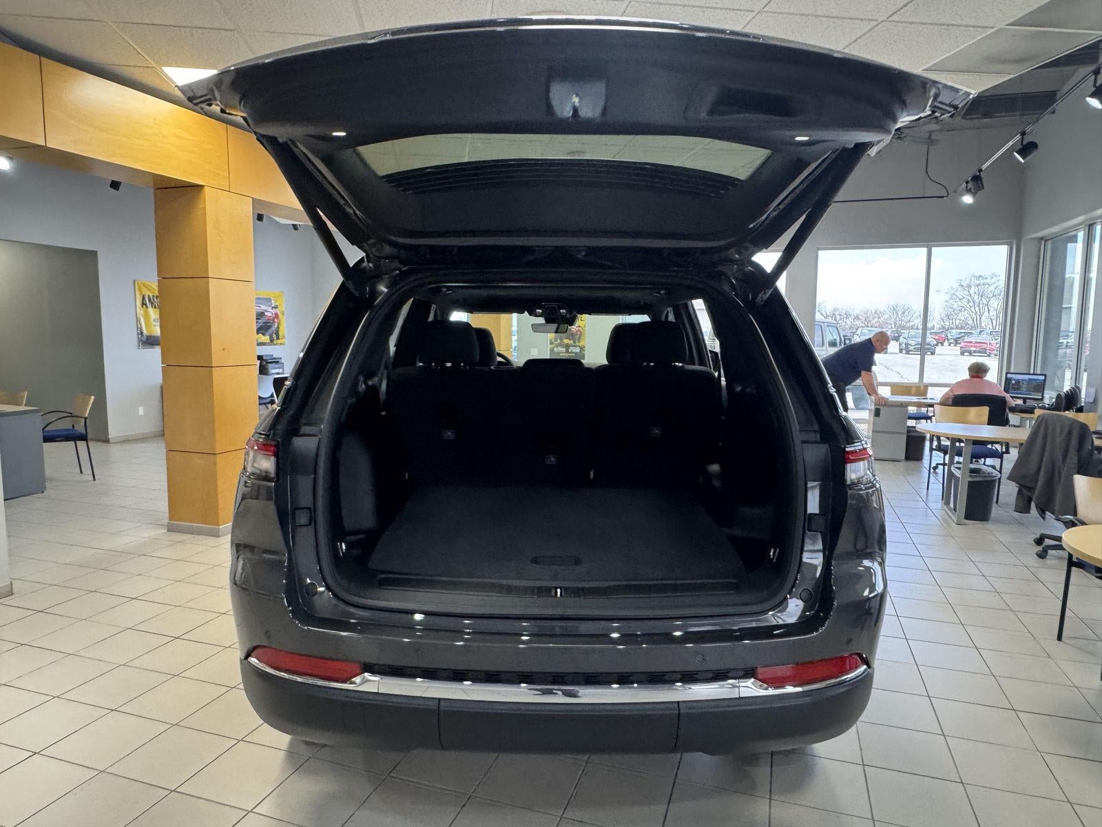 2026 Jeep Grand Cherokee GRAND CHEROKEE LAREDO X 4X4