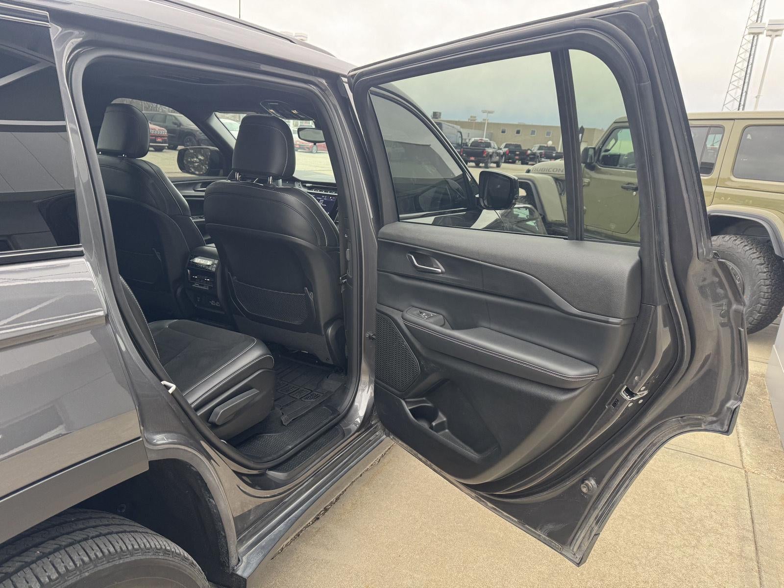 2024 Jeep Grand Cherokee L Altitude 4x4