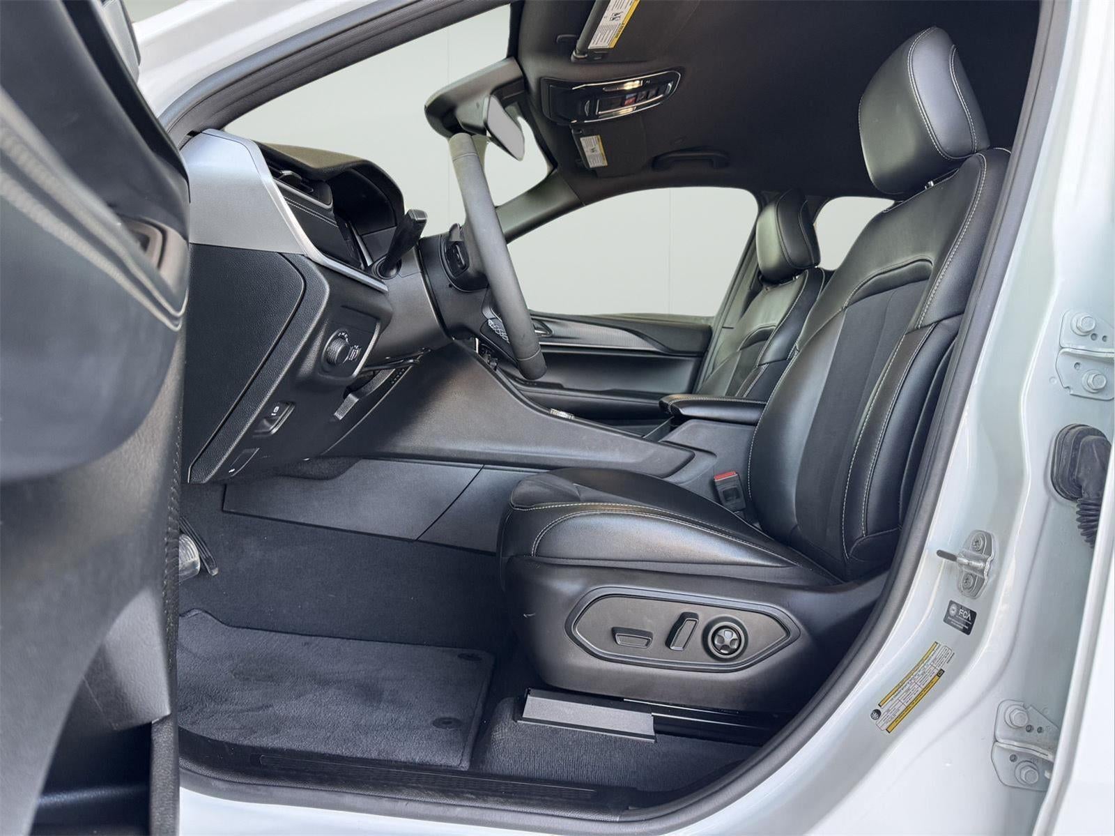 2025 Jeep Grand Cherokee L Altitude 4x4