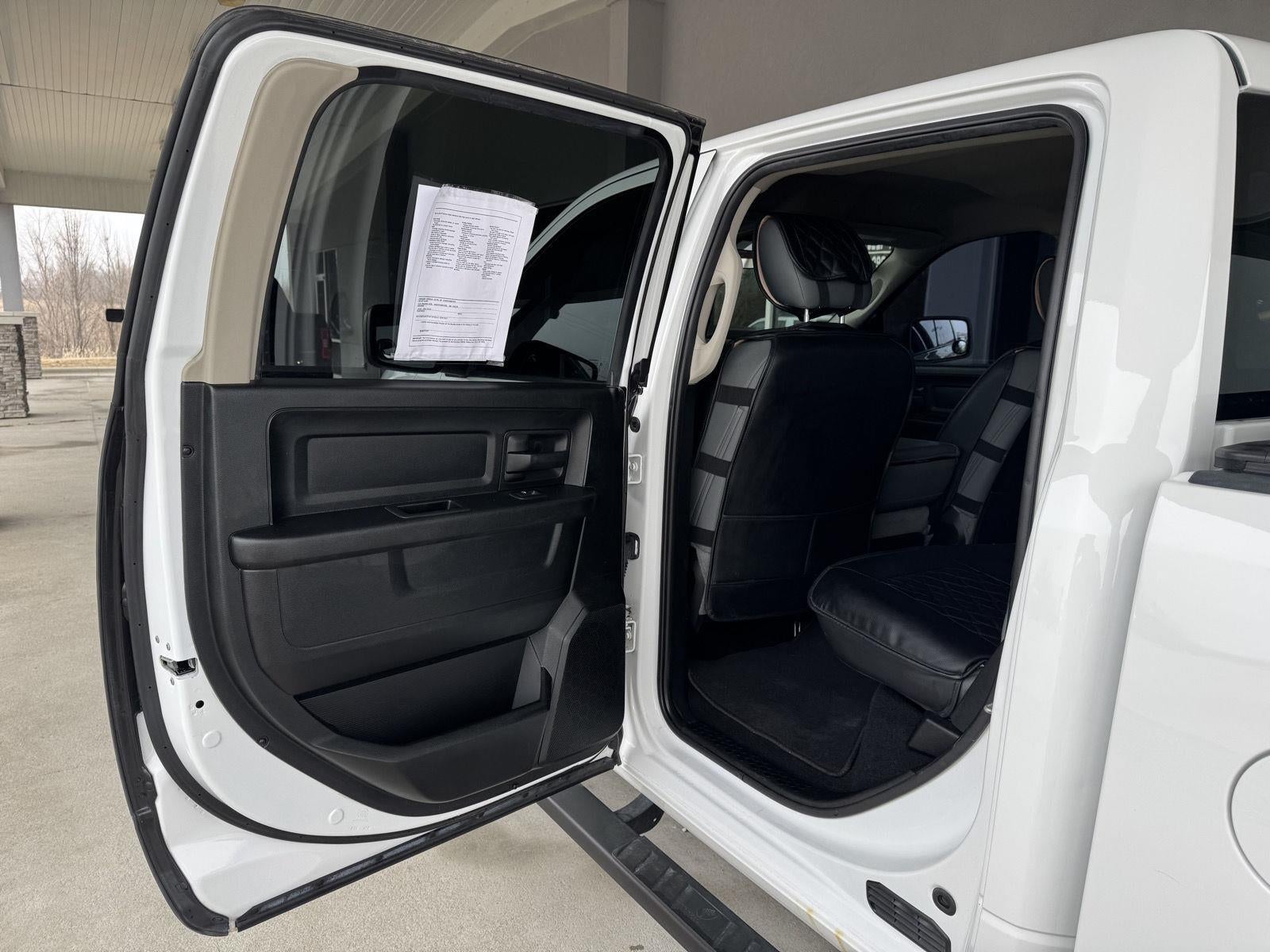 2018 RAM 1500 Express Crew Cab 4x4 5'7' Box