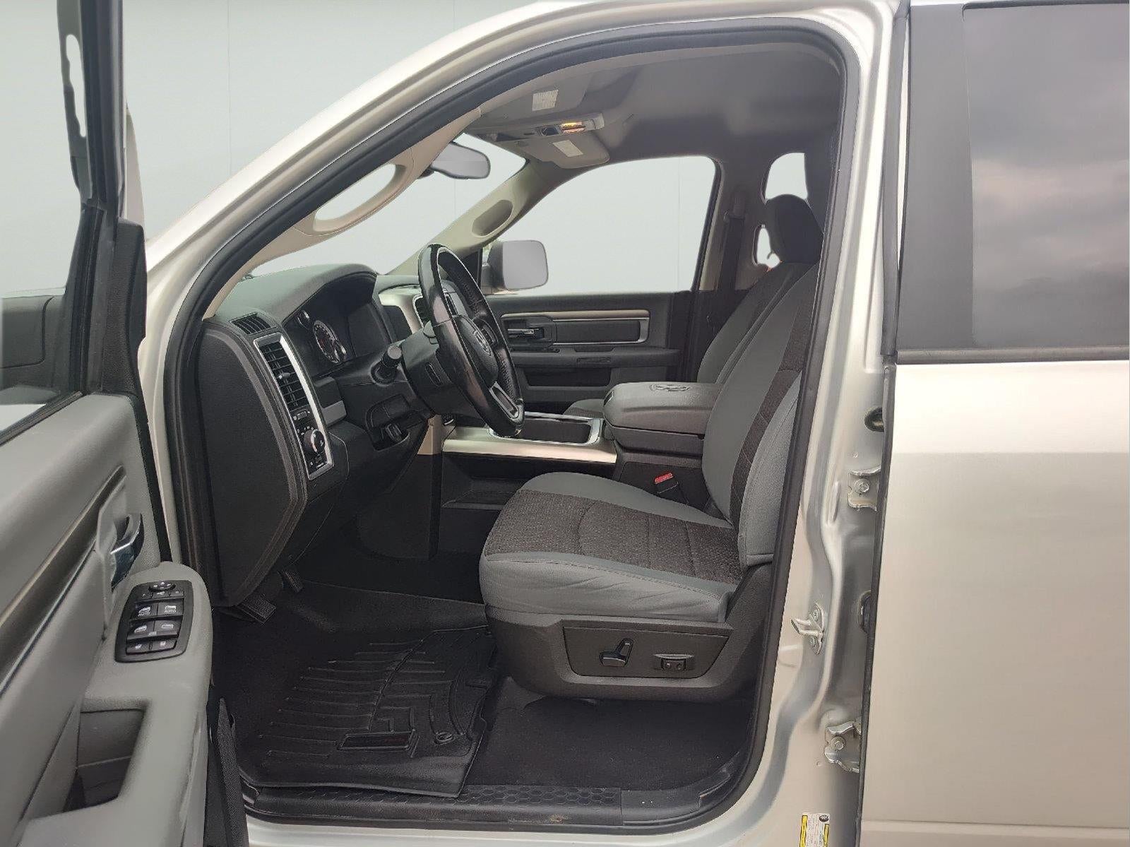 2017 RAM 1500 Big Horn Crew Cab 4x4 5'7' Box