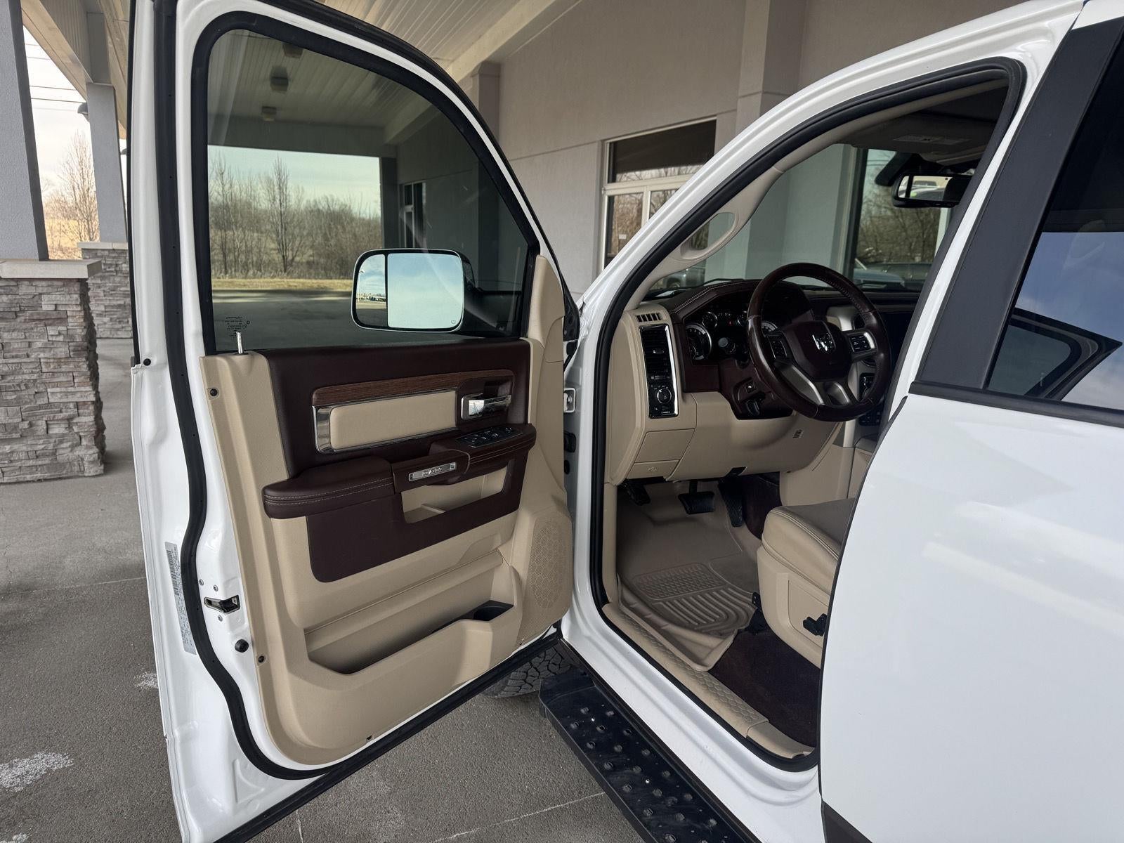 2018 RAM 1500 Laramie Crew Cab 4x4 5'7' Box