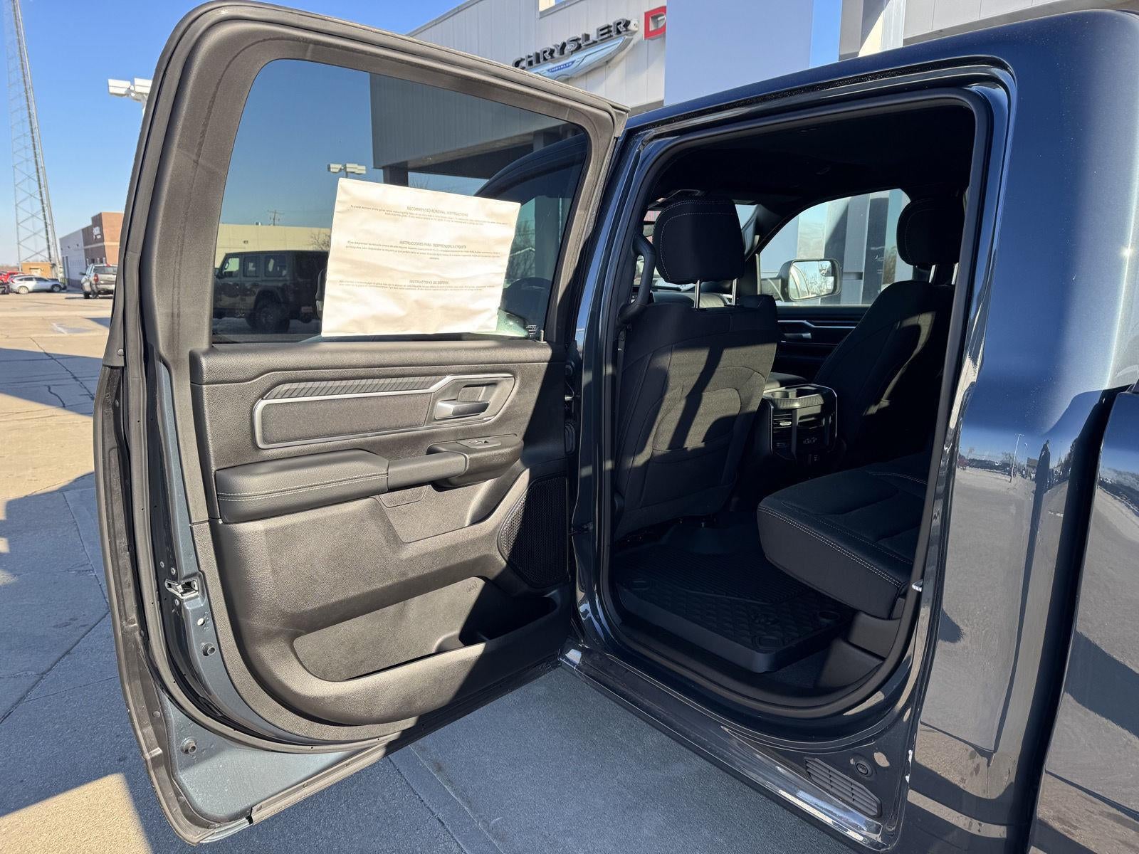 2025 RAM Ram 1500 RAM 1500 BIG HORN CREW CAB 4X4 5'7' BOX