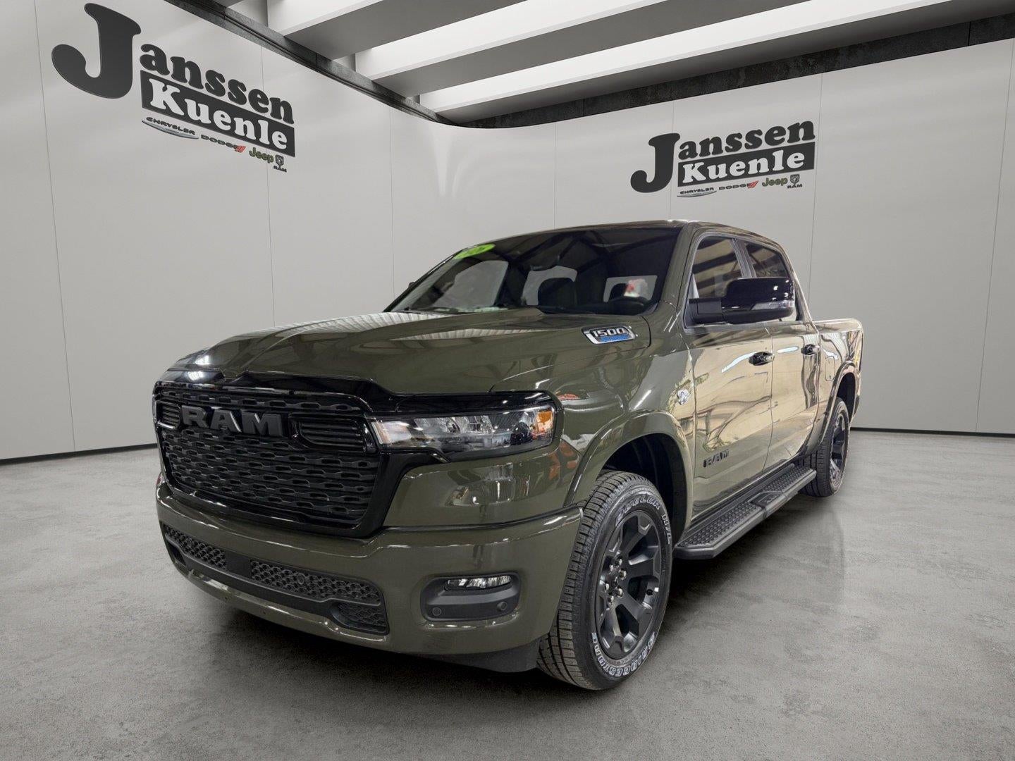 2026 RAM 1500 Lone Star Crew Cab 4x4 5'7' Box
