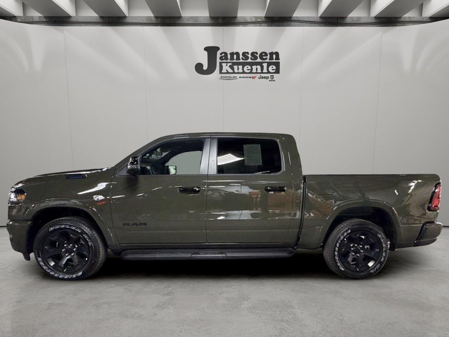 2026 RAM 1500 Lone Star Crew Cab 4x4 5'7' Box