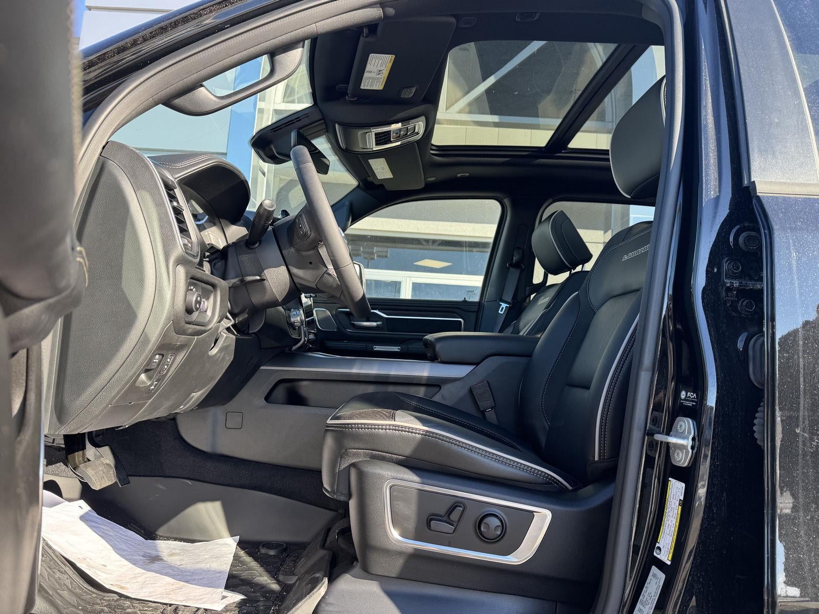 2025 RAM Ram 1500 RAM 1500 LARAMIE CREW CAB 4X4 5'7' BOX