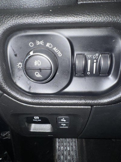2025 RAM 1500 Laramie Crew Cab 4x4 5'7' Box