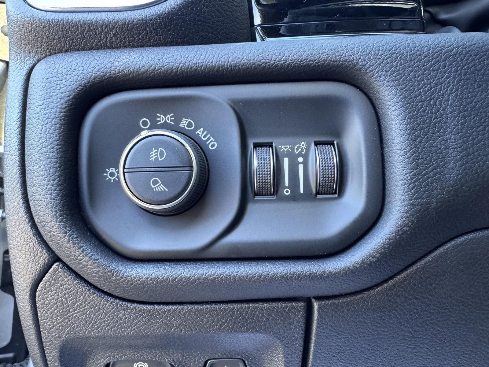 2025 RAM Ram 1500 RAM 1500 LARAMIE CREW CAB 4X4 5'7' BOX