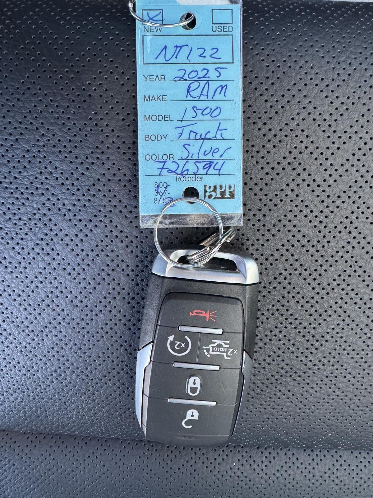 2025 RAM Ram 1500 RAM 1500 LARAMIE CREW CAB 4X4 5'7' BOX