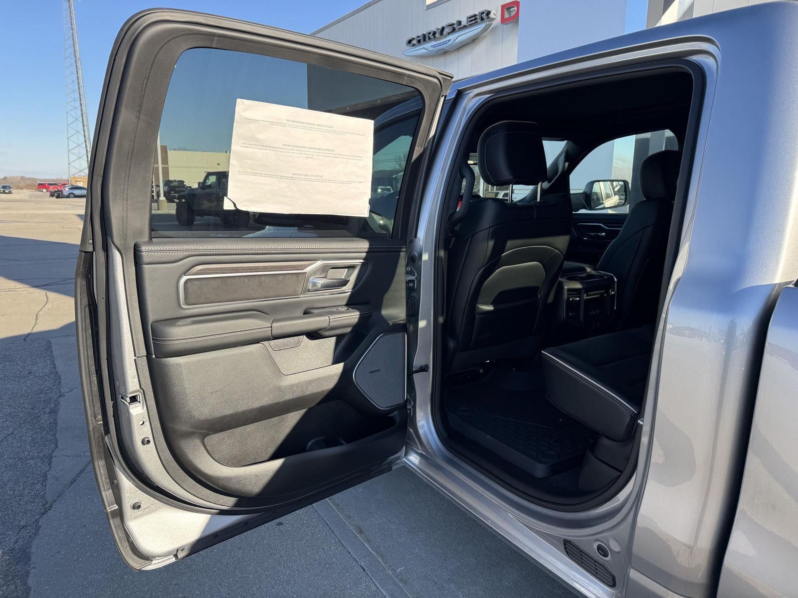 2025 RAM Ram 1500 RAM 1500 LARAMIE CREW CAB 4X4 5'7' BOX