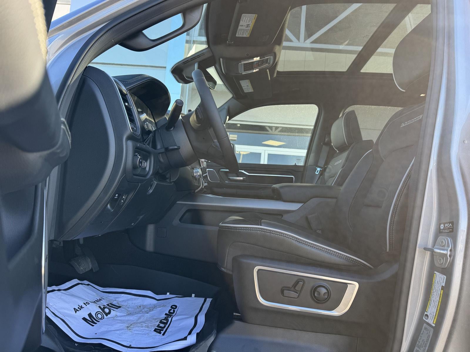 2025 RAM Ram 1500 RAM 1500 LARAMIE CREW CAB 4X4 5'7' BOX