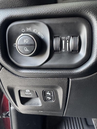 2019 RAM 1500 Laramie Crew Cab 4x4 5'7' Box