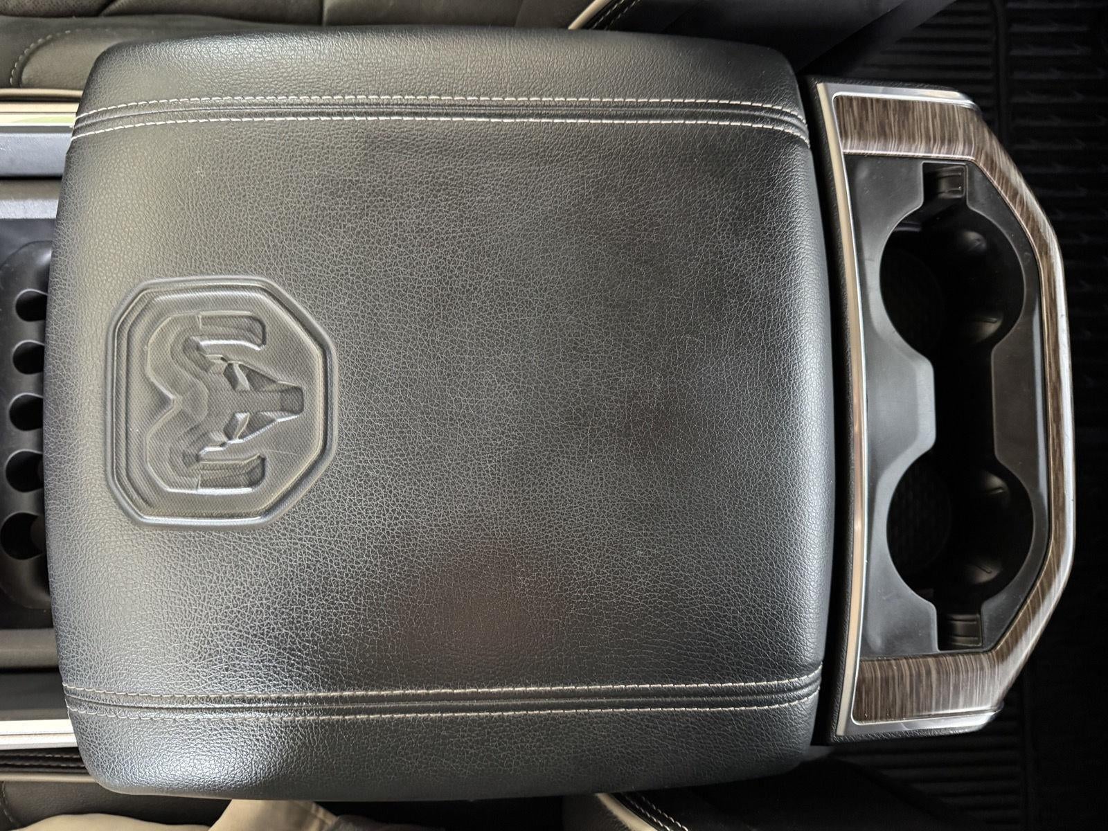 2019 RAM 1500 Laramie Crew Cab 4x4 5'7' Box