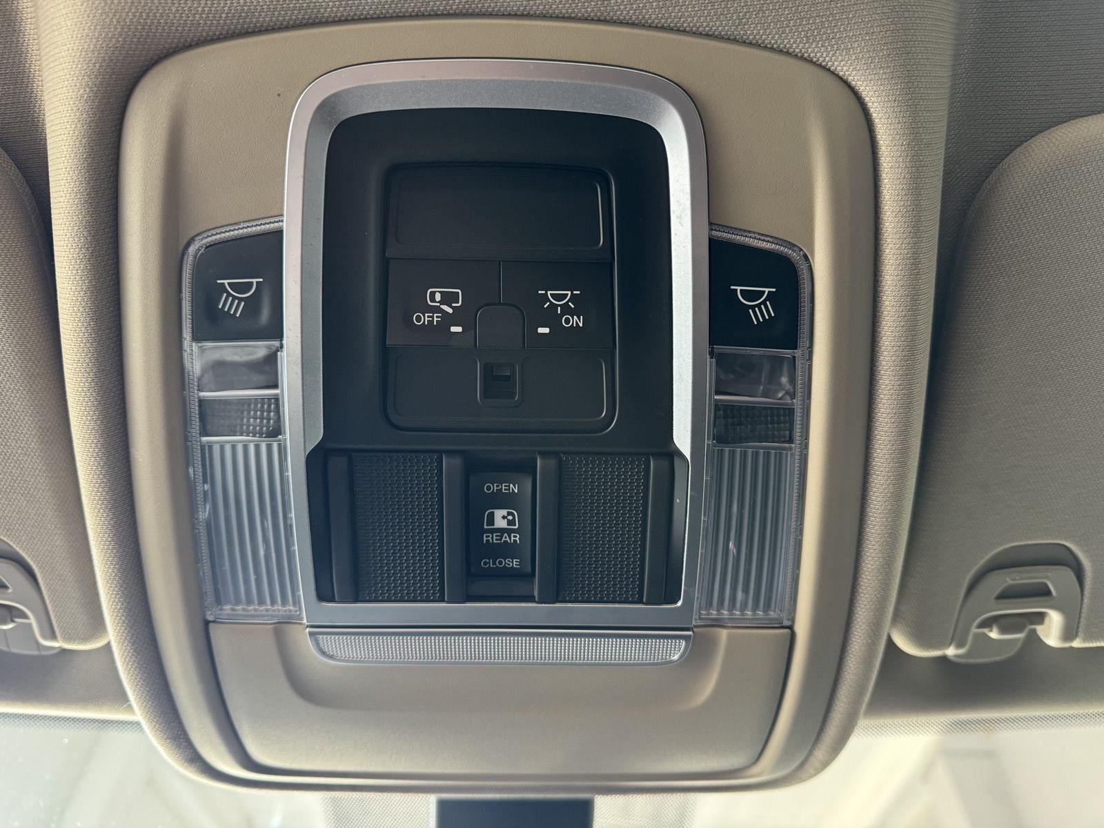 2019 RAM 1500 Laramie Crew Cab 4x4 5'7' Box