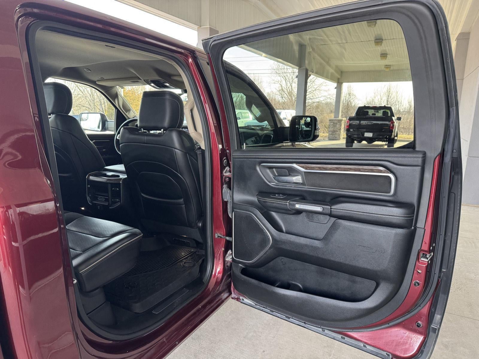 2019 RAM 1500 Laramie Crew Cab 4x4 5'7' Box