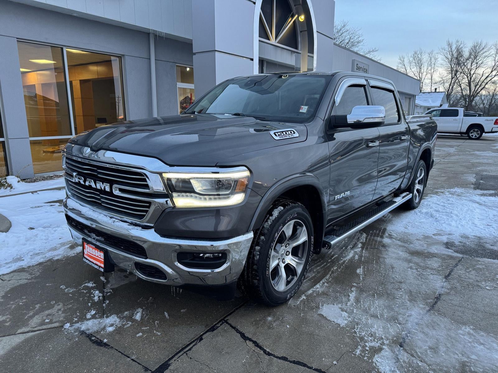 2022 RAM 1500 Laramie Crew Cab 4x4 5'7' Box