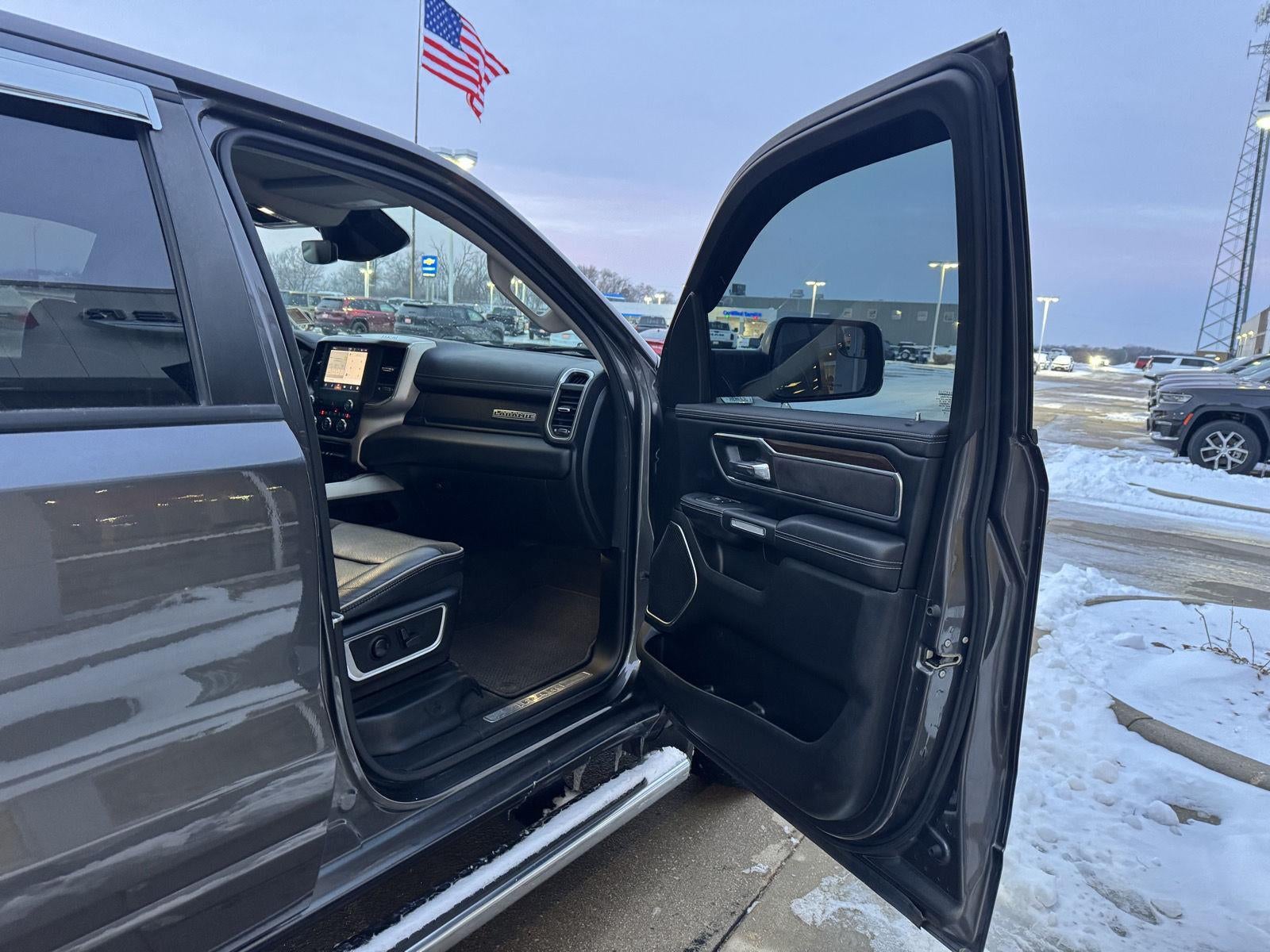 2022 RAM 1500 Laramie Crew Cab 4x4 5'7' Box