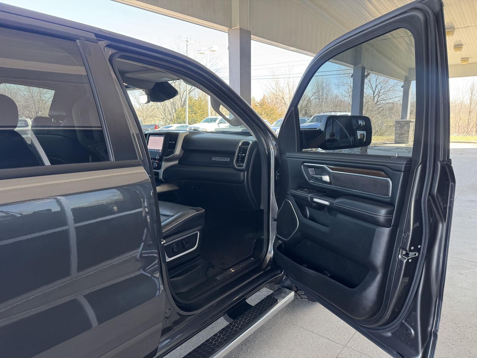 2022 RAM 1500 Laramie Crew Cab 4x4 5'7' Box