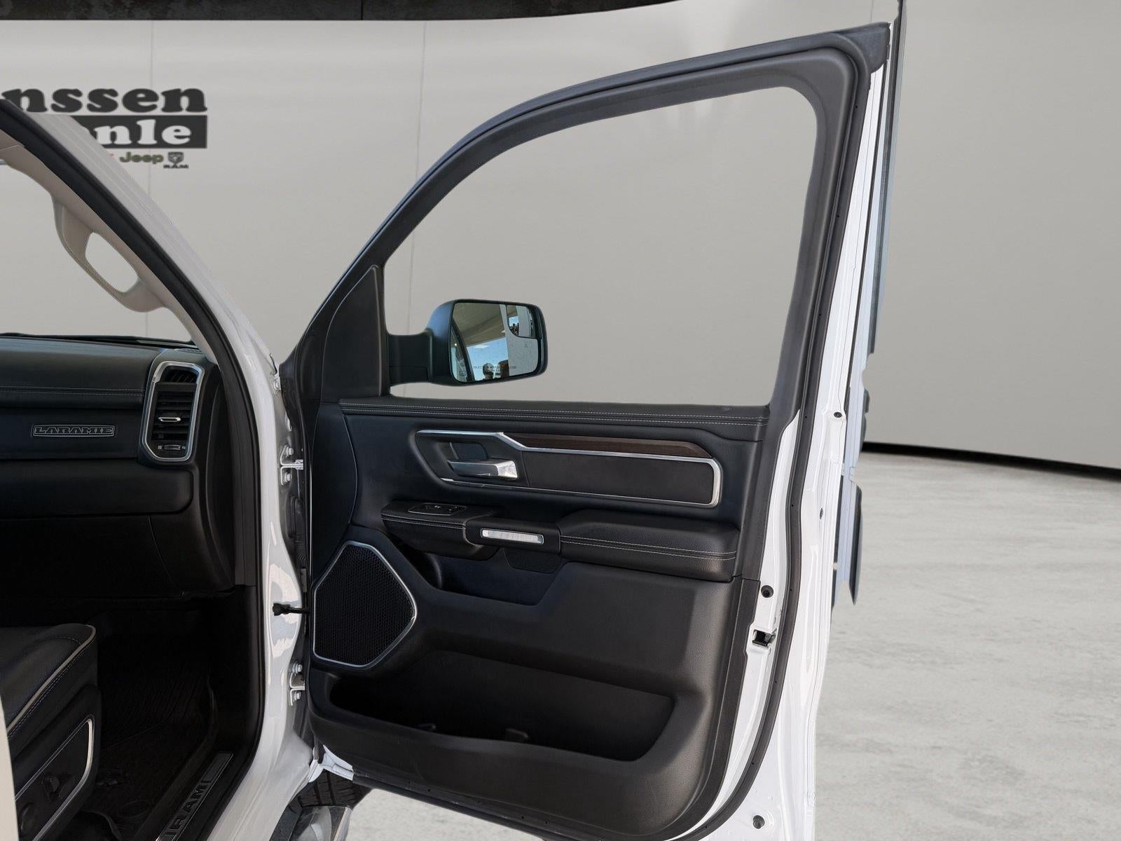 2022 RAM 1500 Laramie Crew Cab 4x4 5'7' Box