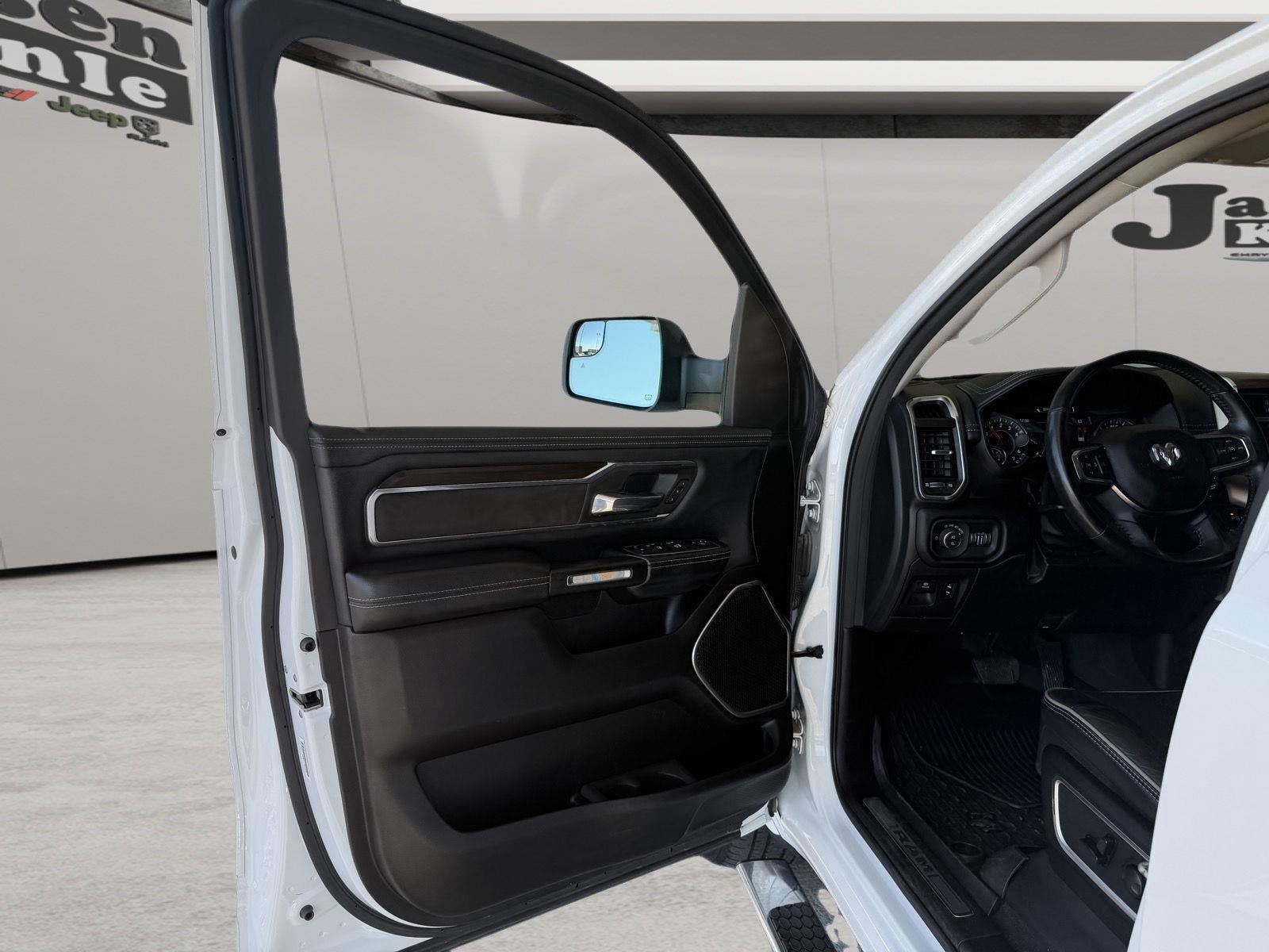 2022 RAM 1500 Laramie Crew Cab 4x4 5'7' Box