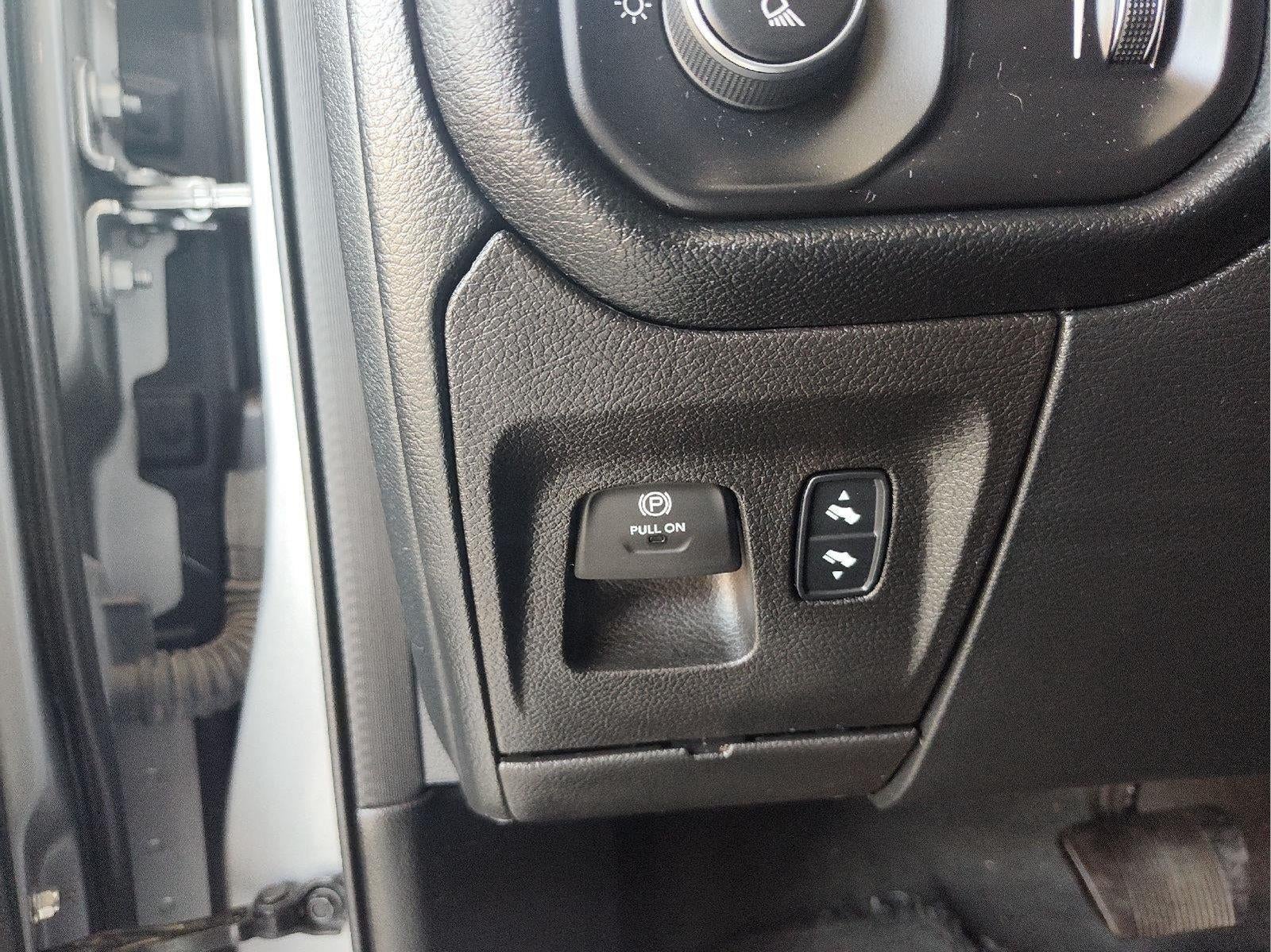 2022 RAM 1500 Big Horn Crew Cab 4x4 6'4' Box