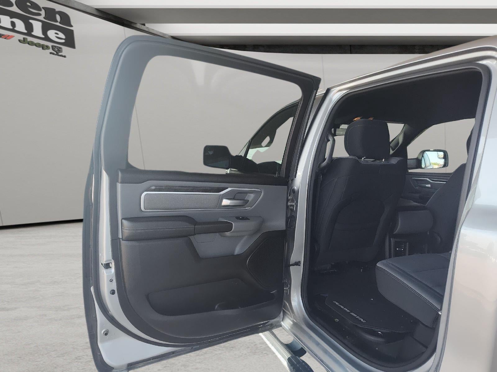 2022 RAM 1500 Big Horn Crew Cab 4x4 6'4' Box