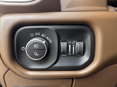 2019 RAM 1500 Laramie Crew Cab 4x4 6'4' Box