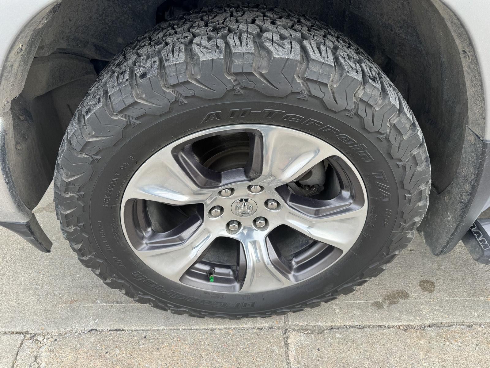 2019 RAM 1500 Laramie Crew Cab 4x4 6'4' Box