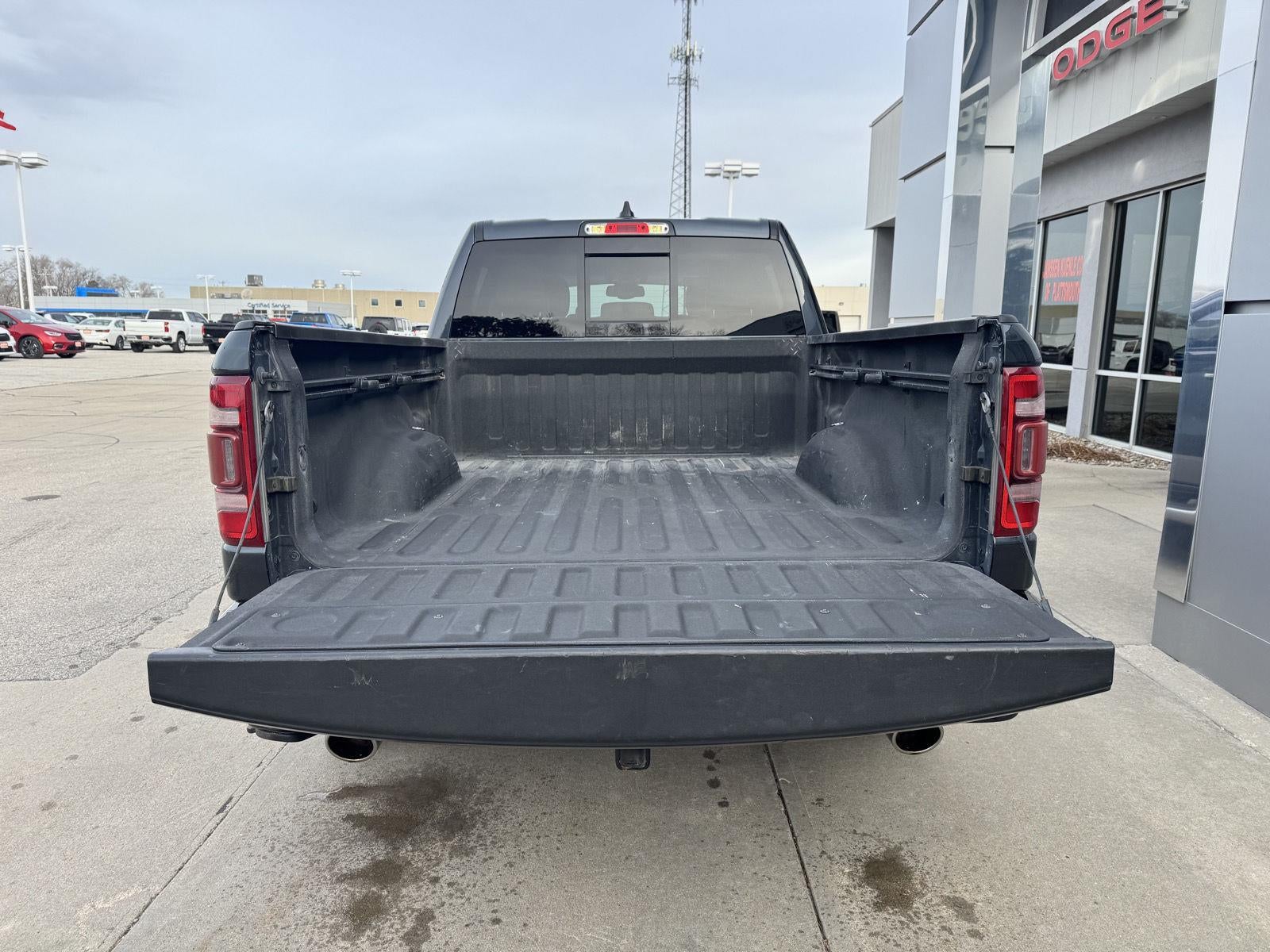 2019 RAM 1500 Laramie Crew Cab 4x4 6'4' Box
