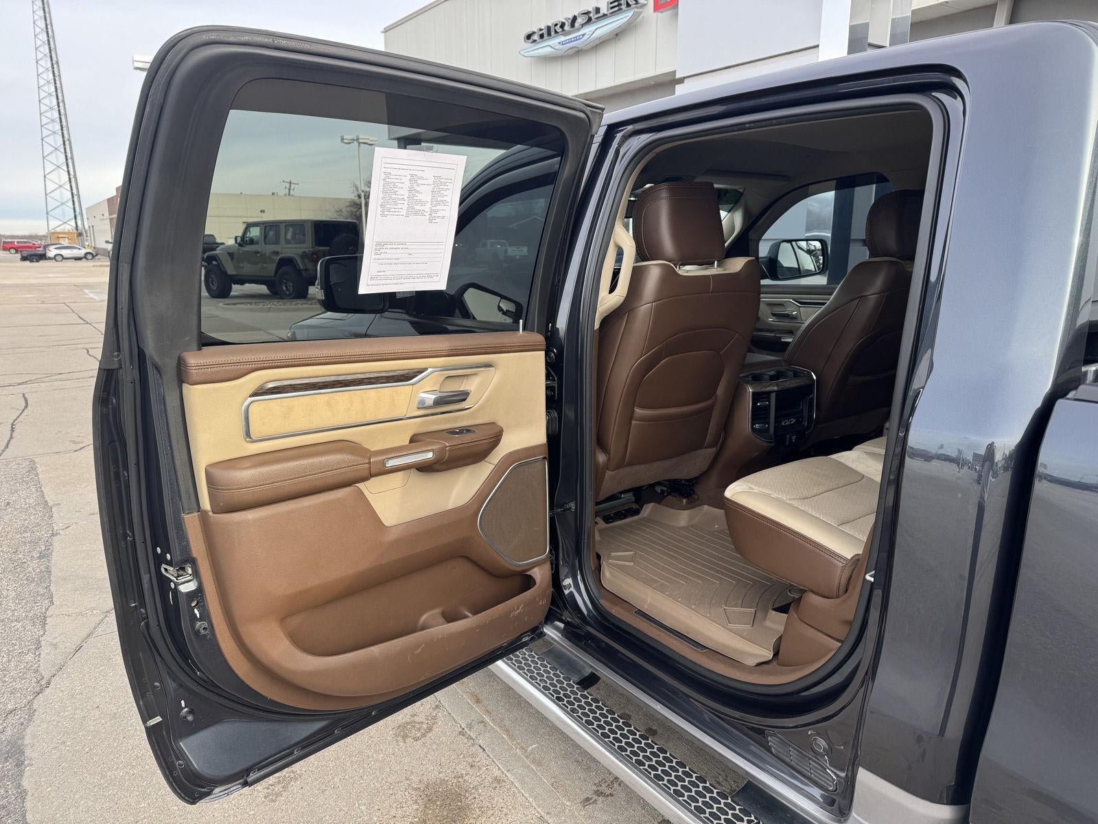 2019 RAM 1500 Laramie Crew Cab 4x4 6'4' Box