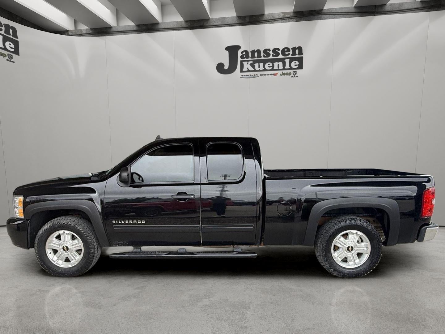 2009 Chevrolet Silverado 1500 LT1 4X4 Extended Cab SWB's photo