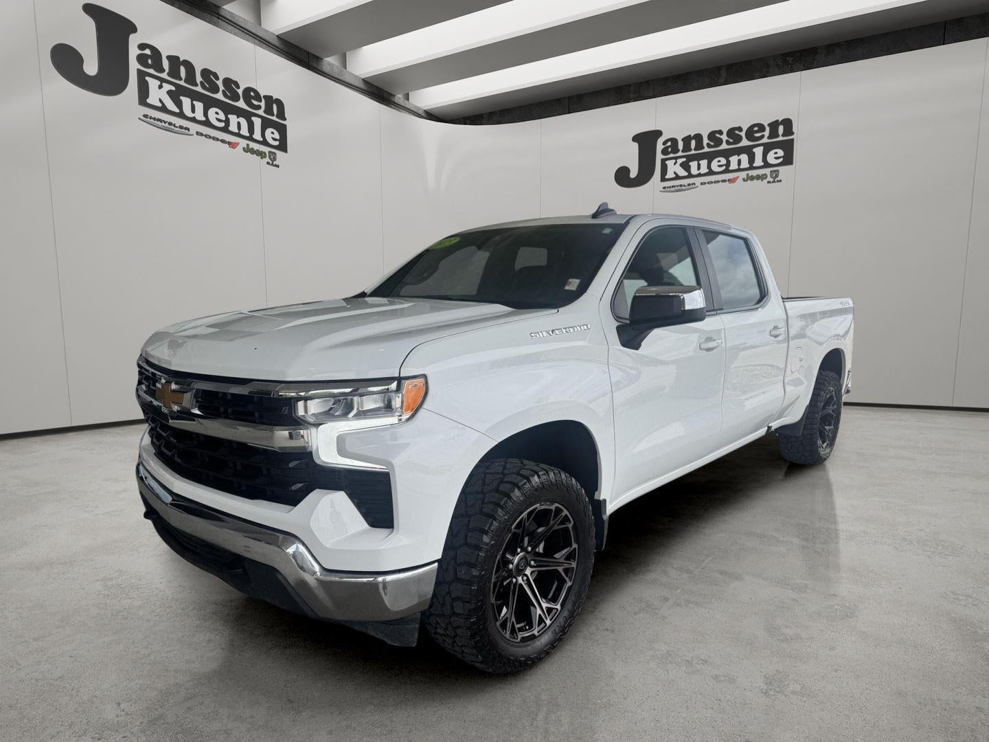 2023 Chevrolet Silverado 1500 4WD Crew Cab Standard Bed LT