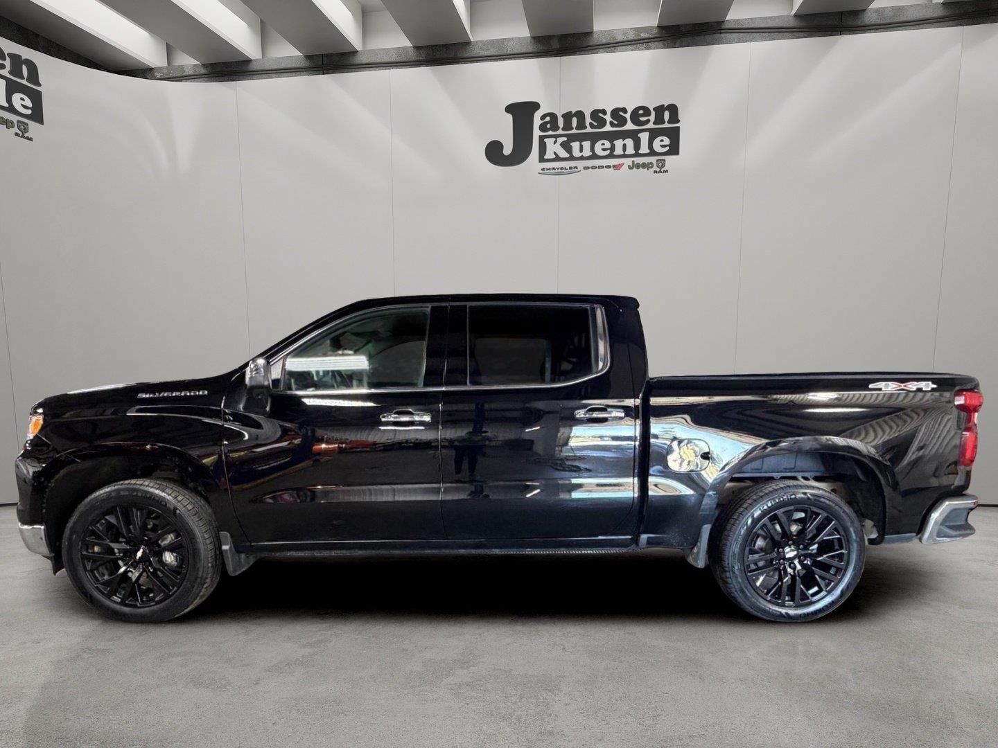 2022 Chevrolet Silverado 1500 4WD Crew Cab Short Bed LTZ