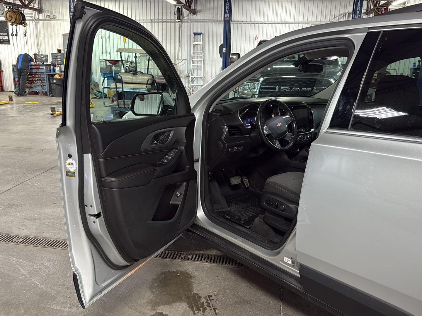 2020 Chevrolet Traverse AWD LT Cloth