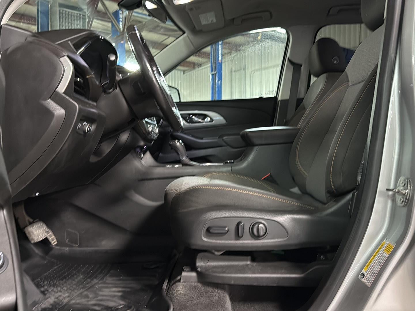 2020 Chevrolet Traverse AWD LT Cloth