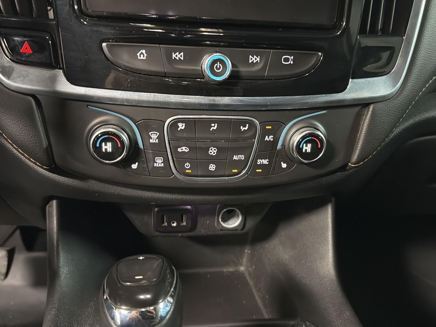 2020 Chevrolet Traverse AWD LT Cloth