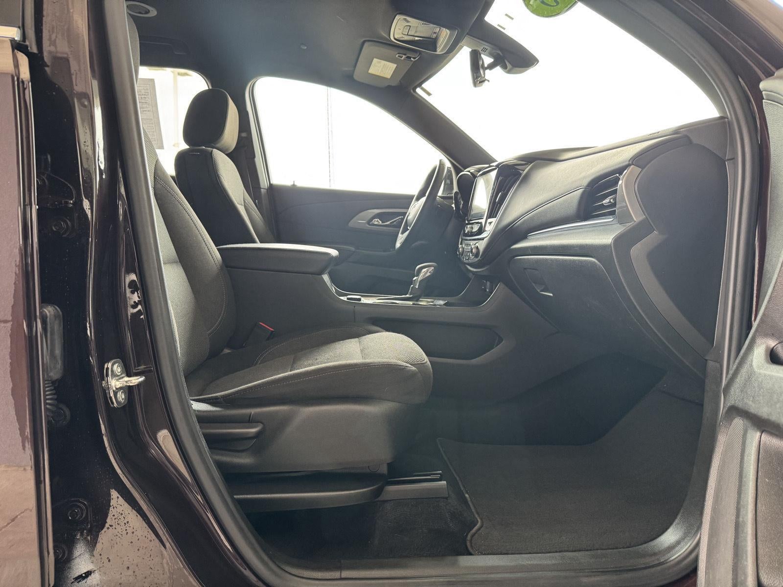 2023 Chevrolet Traverse AWD LT Cloth