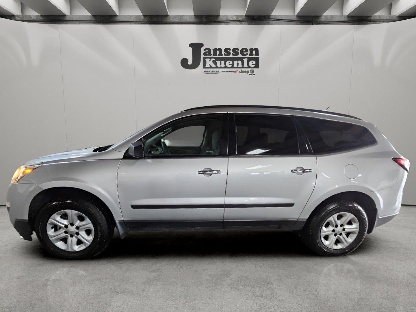 Used 2017 Chevrolet Traverse LS with VIN 1GNKRFKD8HJ178088 for sale in Plattsmouth, NE