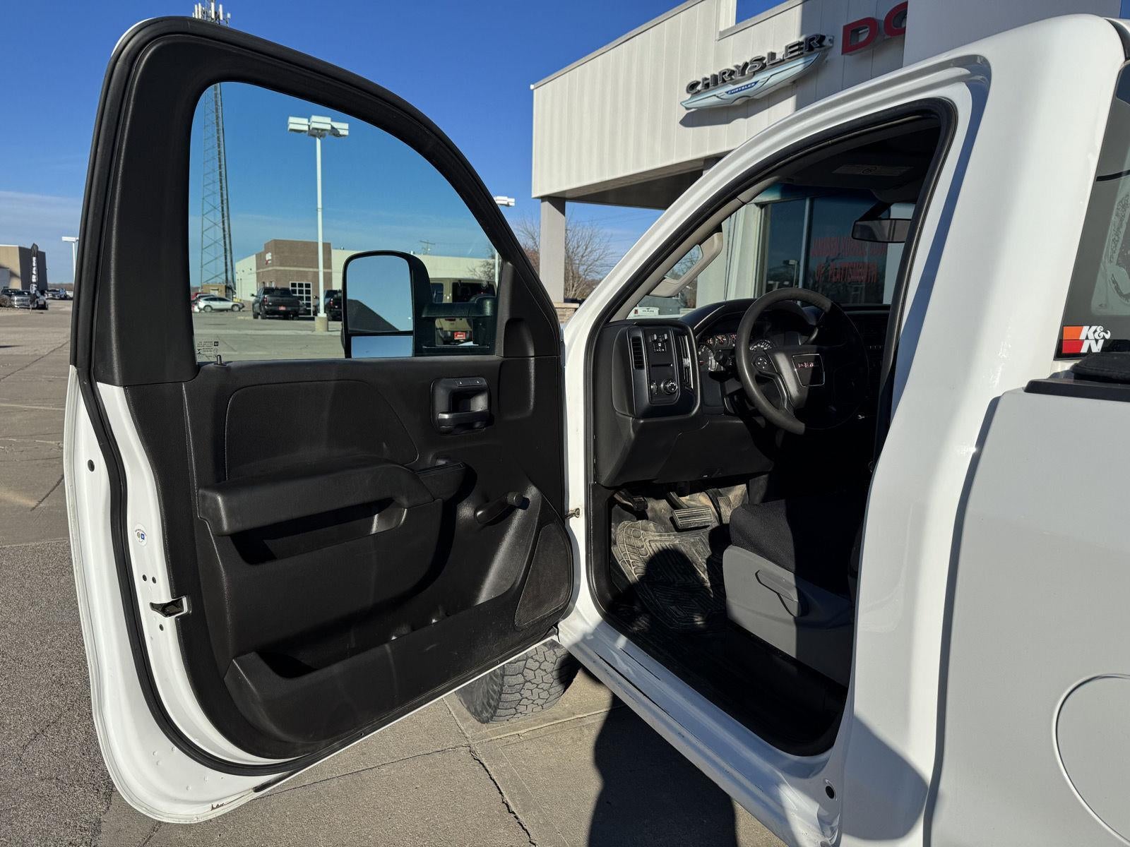 2016 GMC Sierra 2500HD 4WD Reg Cab 133.6'