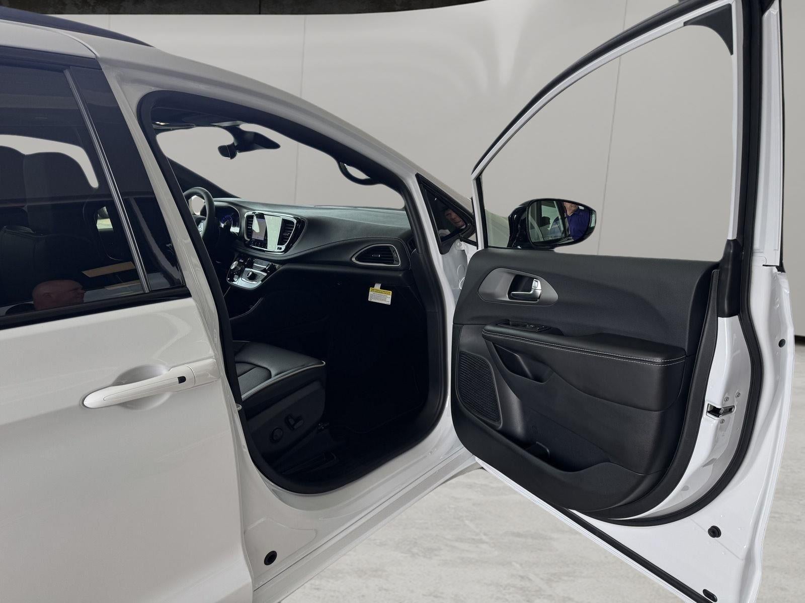 2027 Chrysler Pacifica PACIFICA LIMITED AWD