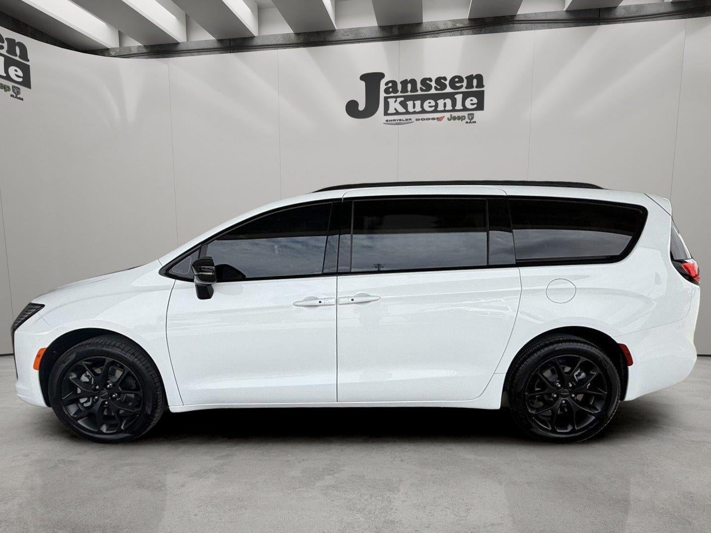 2027 Chrysler Pacifica PACIFICA LIMITED AWD