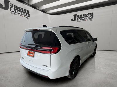 2027 Chrysler Pacifica PACIFICA LIMITED AWD